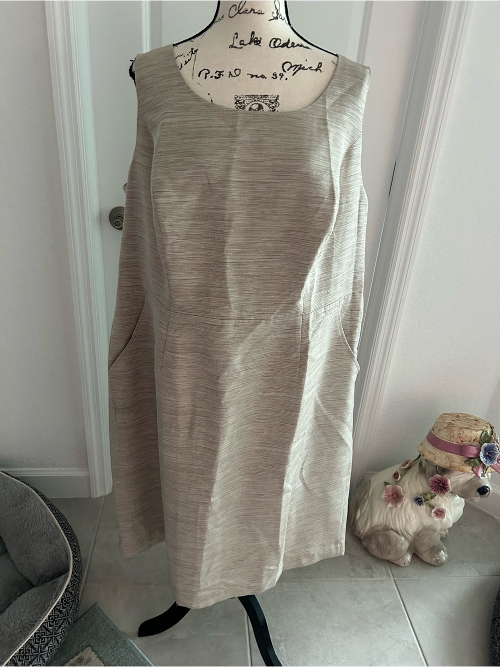 NWT Sleeveless Sheath Linen Dress in Light Taupe with matching jacket